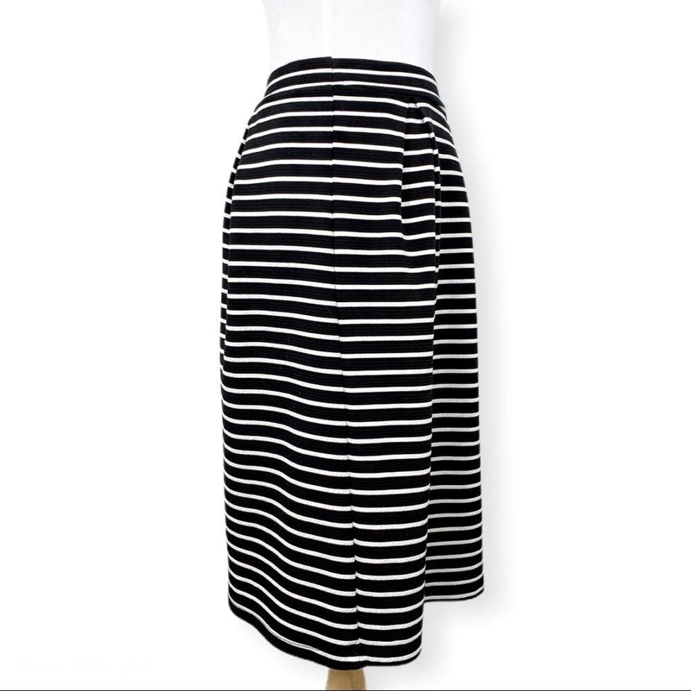 Romeo + Juliet Couture Blk White Stripe Knit Skirt - Picture 3 of 7